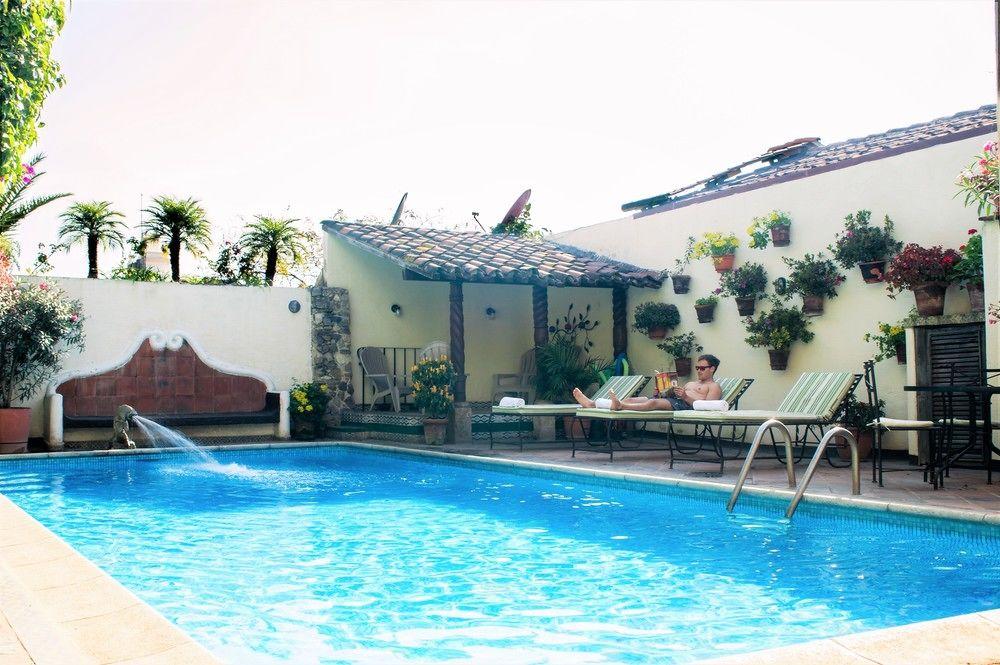 Hotel Casa Del Parque By Ahs Antigua Exteriör bild