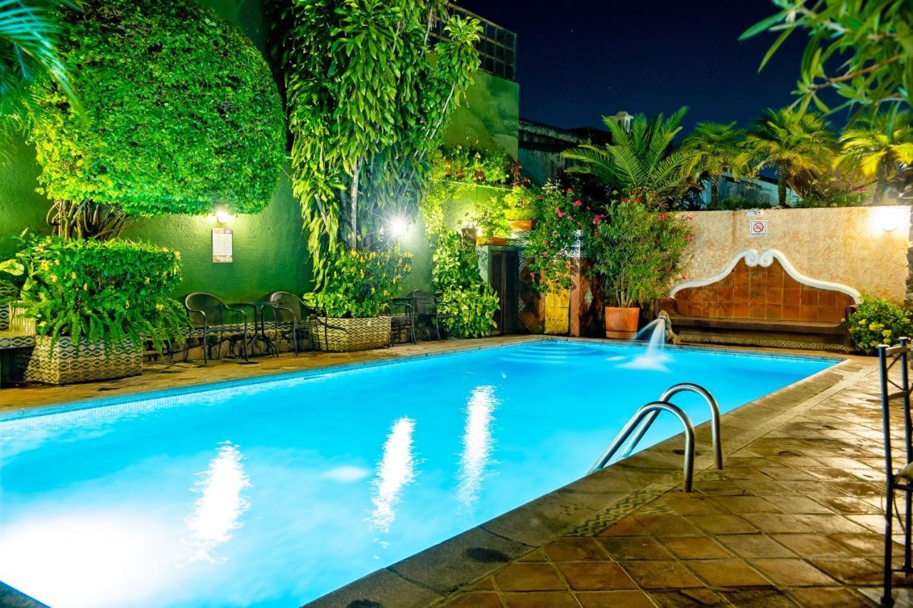Hotel Casa Del Parque By Ahs Antigua Exteriör bild